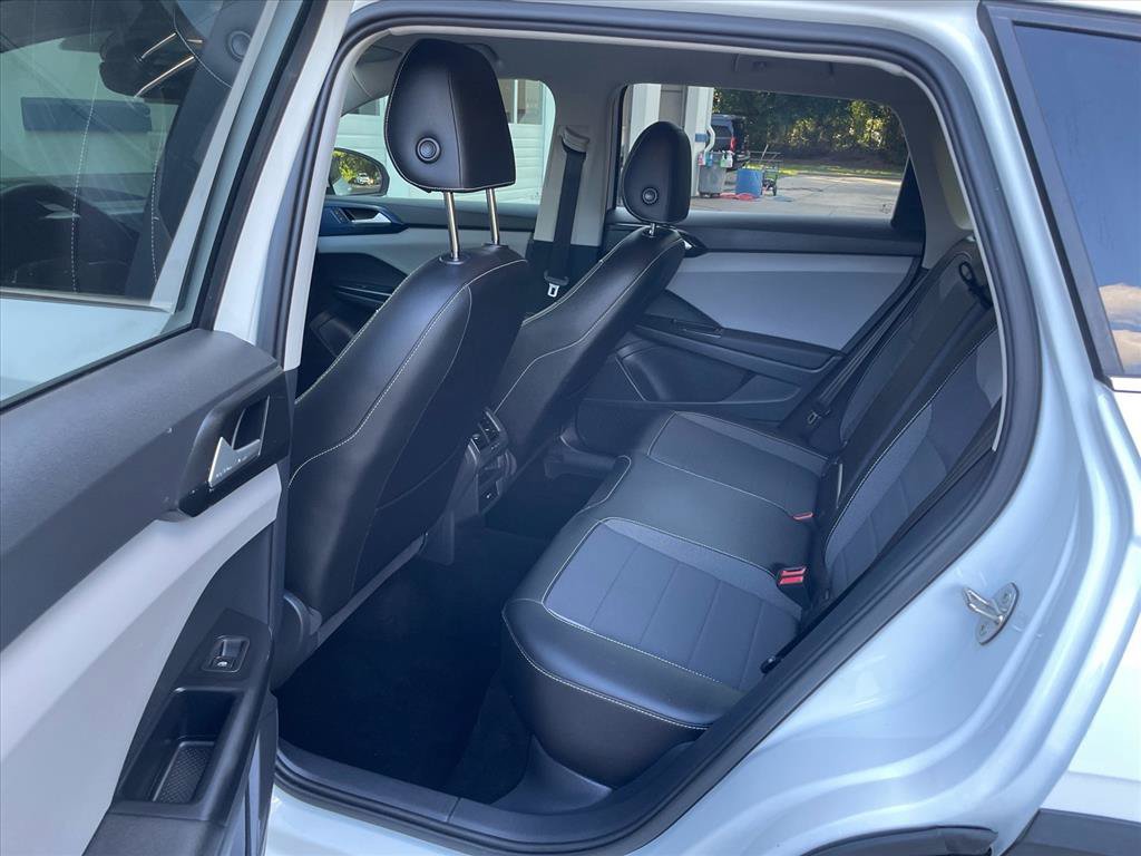 Used 2023 Volkswagen Taos SE FWD image 4