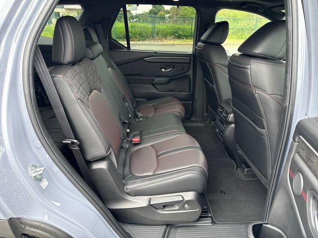 Used 2026 Honda Pilot Black Edition image 12