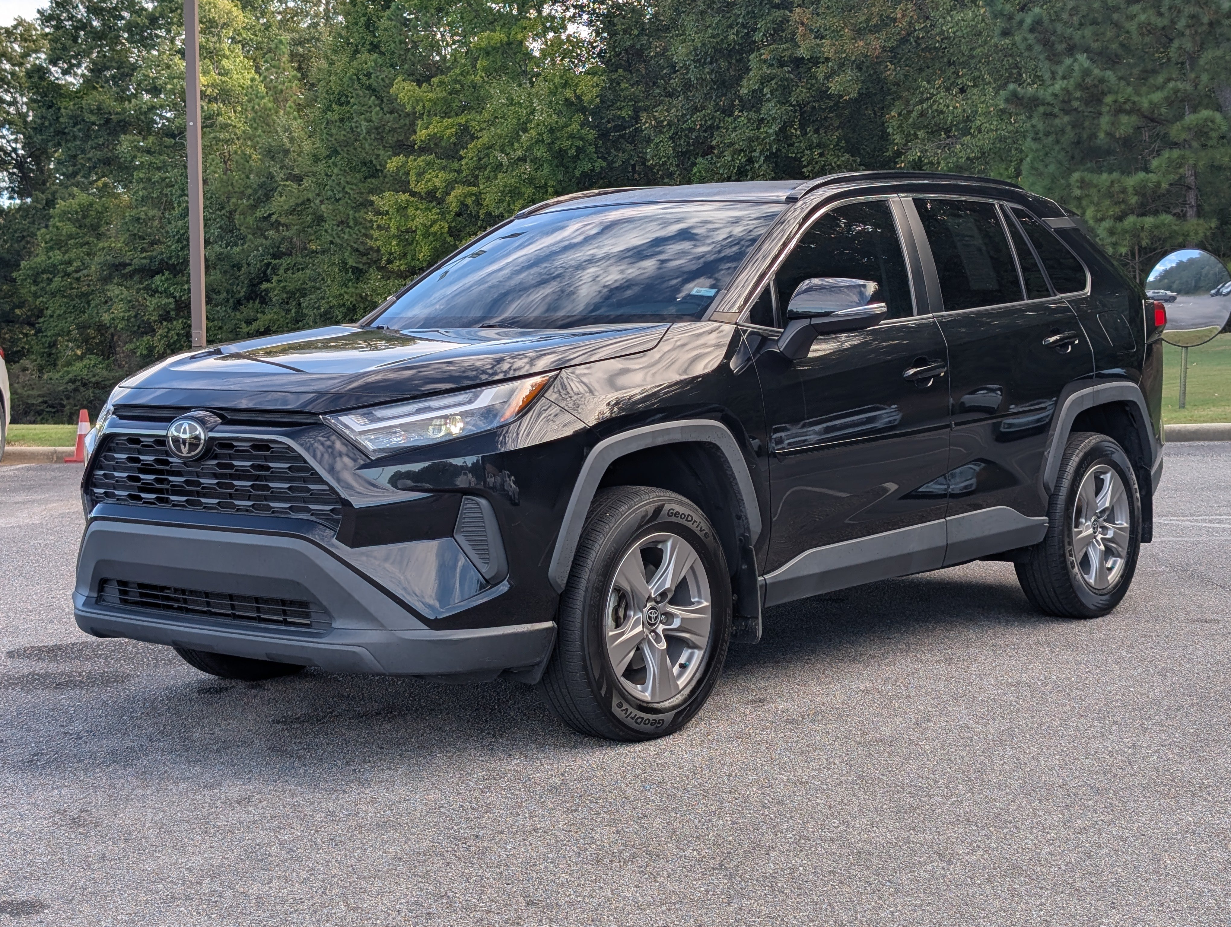 Used 2024 Toyota RAV4 XLE w/ Convenience Package AWD/4WD image 5
