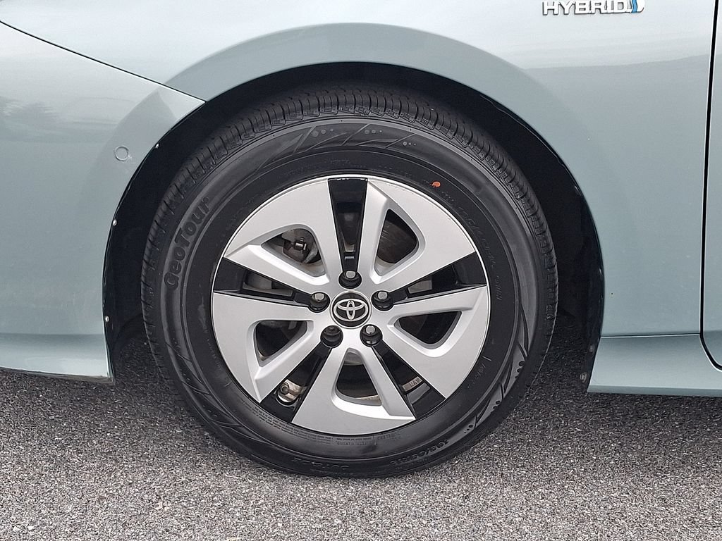 Certified 2018 Toyota Prius Three FWD image 8