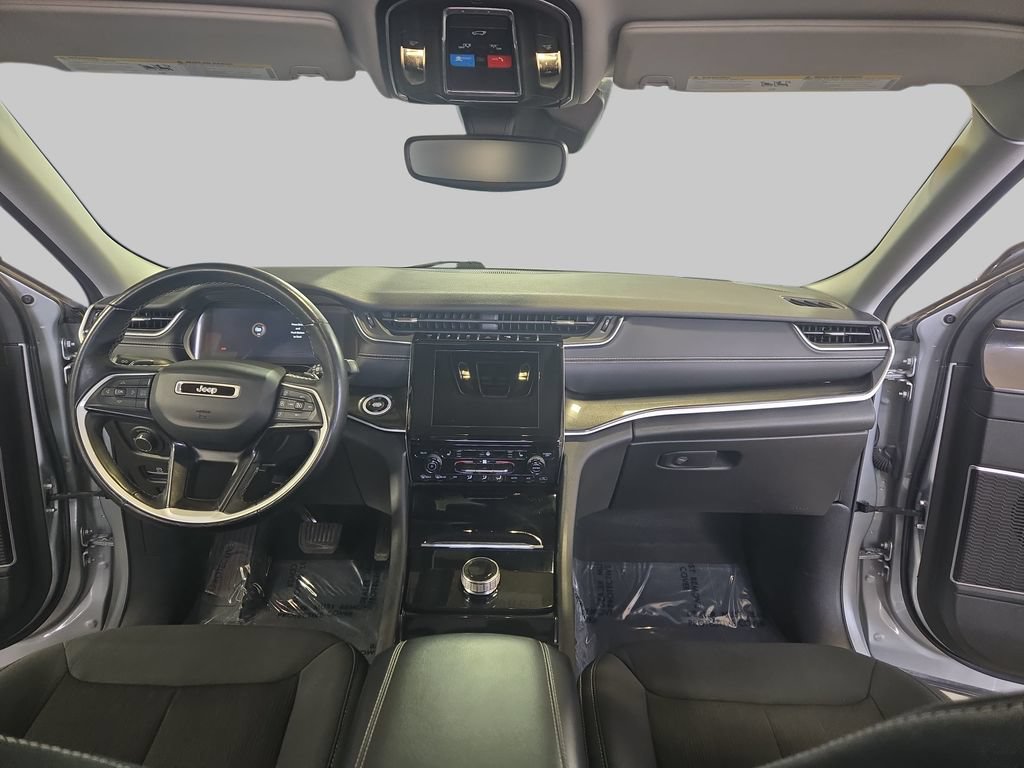 Used 2022 Jeep Grand Cherokee Laredo w/ Luxury Tech Group I AWD/4WD image 10