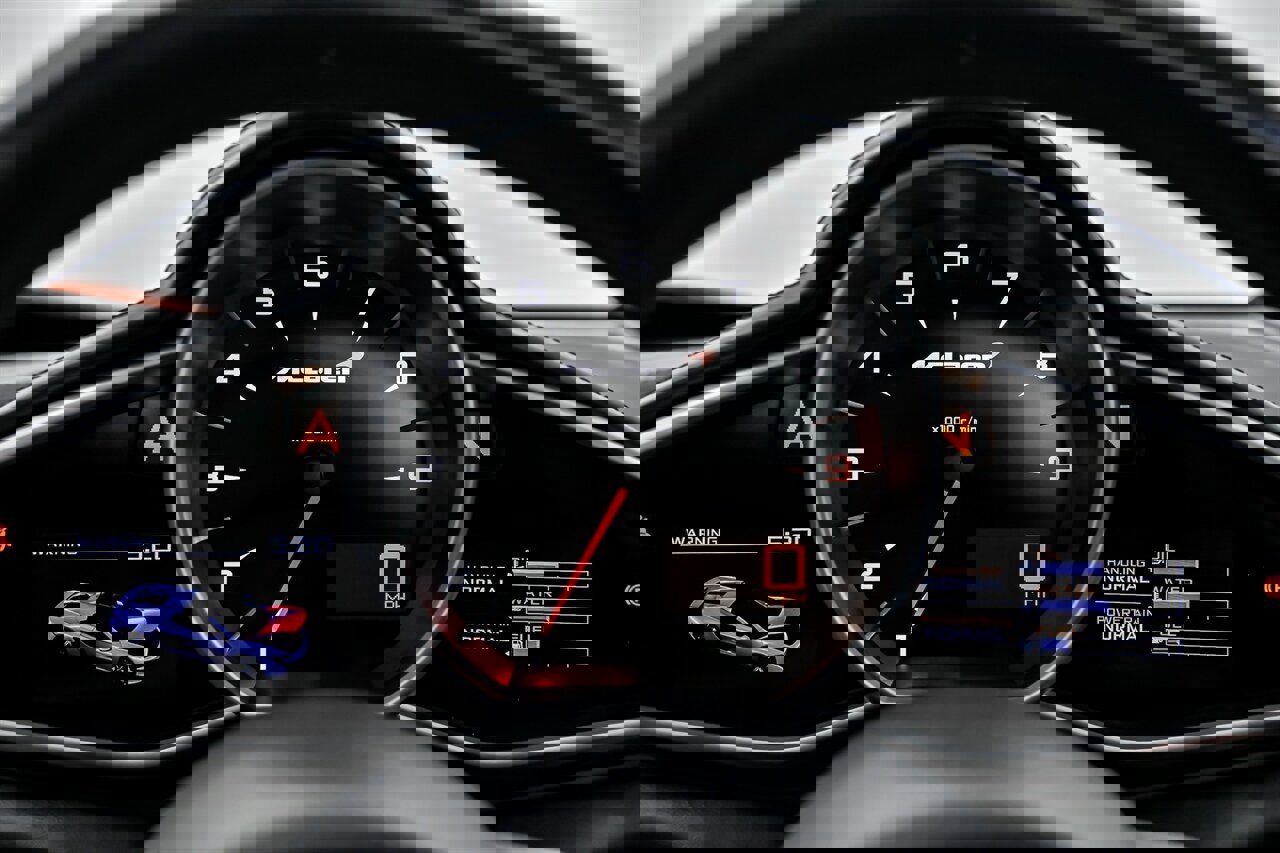 Used 2015 McLaren 650S Spider image 24