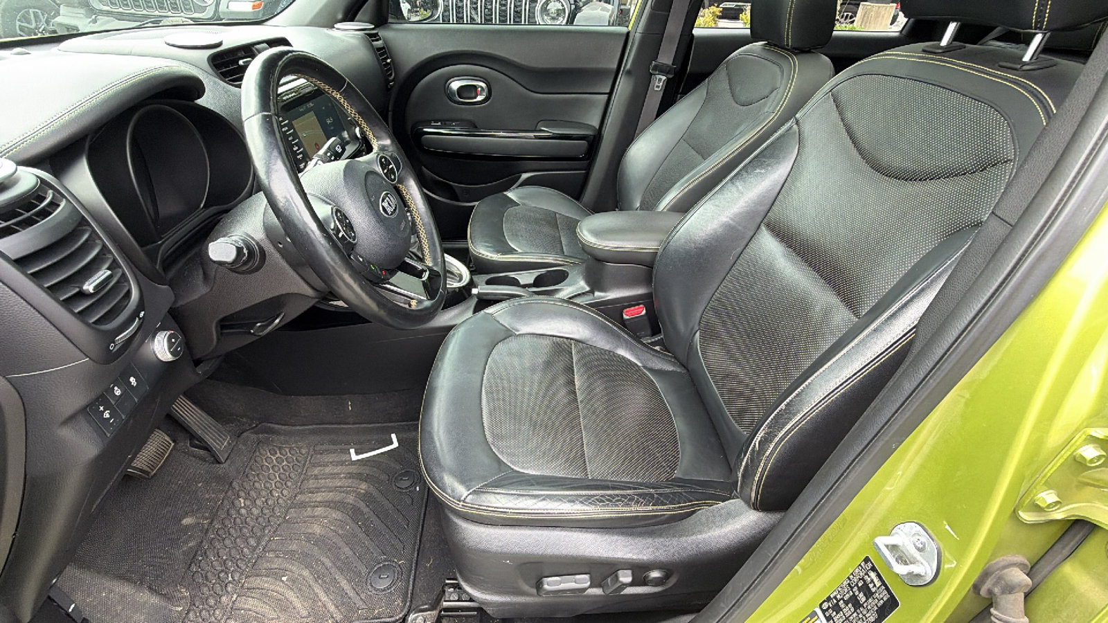 Used 2014 Kia Soul + w/ Primo Package FWD image 16