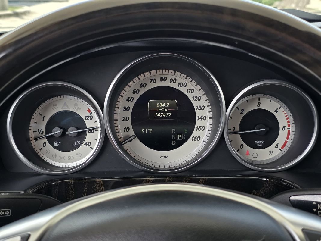 Used 2014 Mercedes-Benz E 250 BlueTEC Sedan image 12