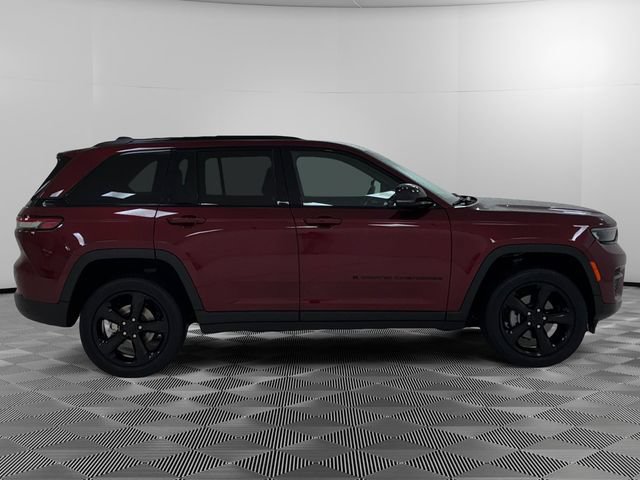Used 2024 Jeep Grand Cherokee Altitude AWD/4WD image 6