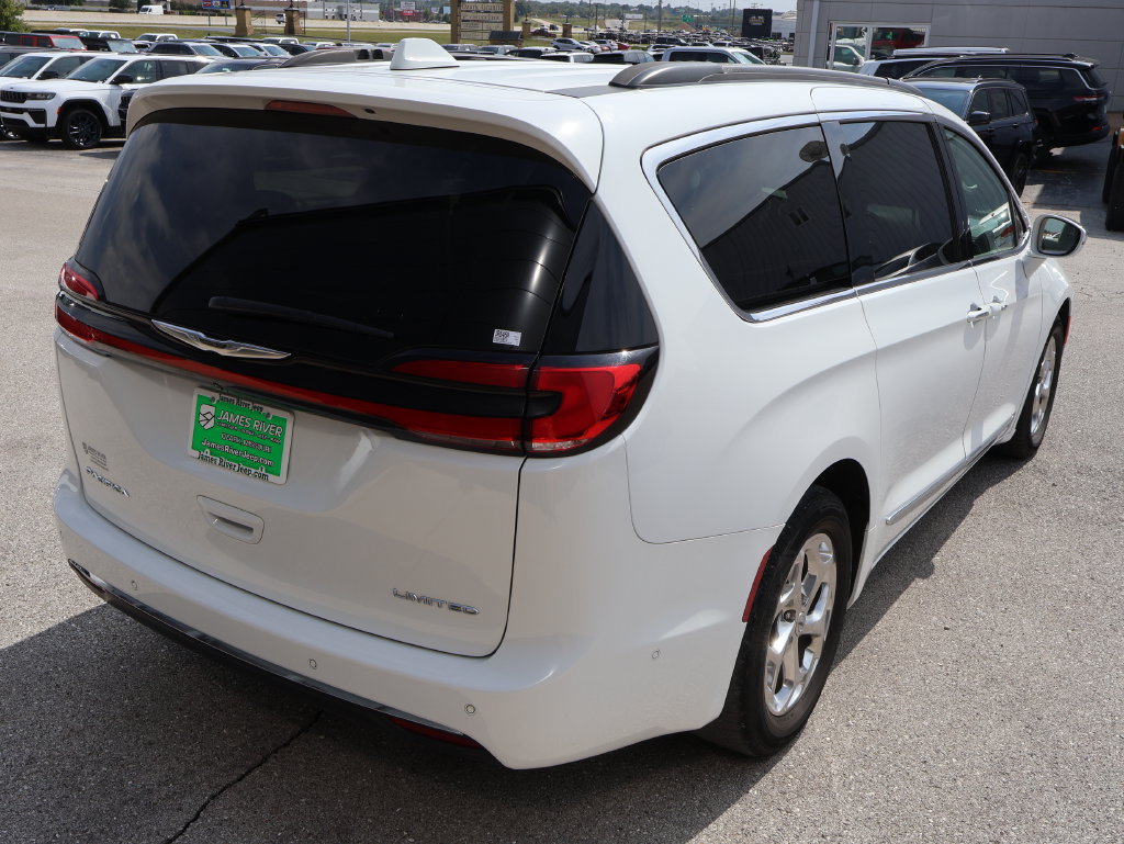Used 2022 Chrysler Pacifica Limited FWD image 5