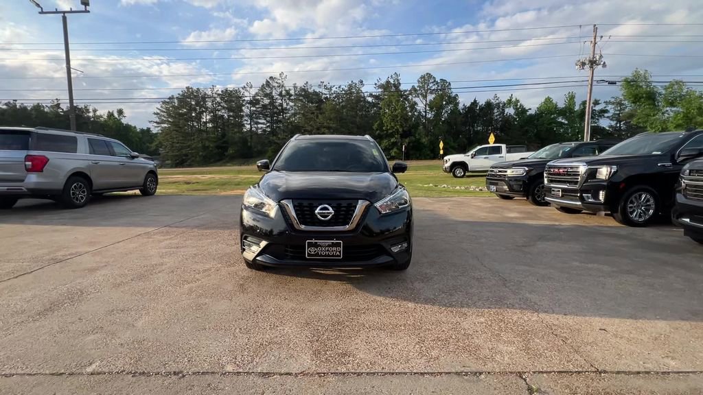 Used 2019 Nissan Kicks SR w/ SR Premium Package FWD image 9