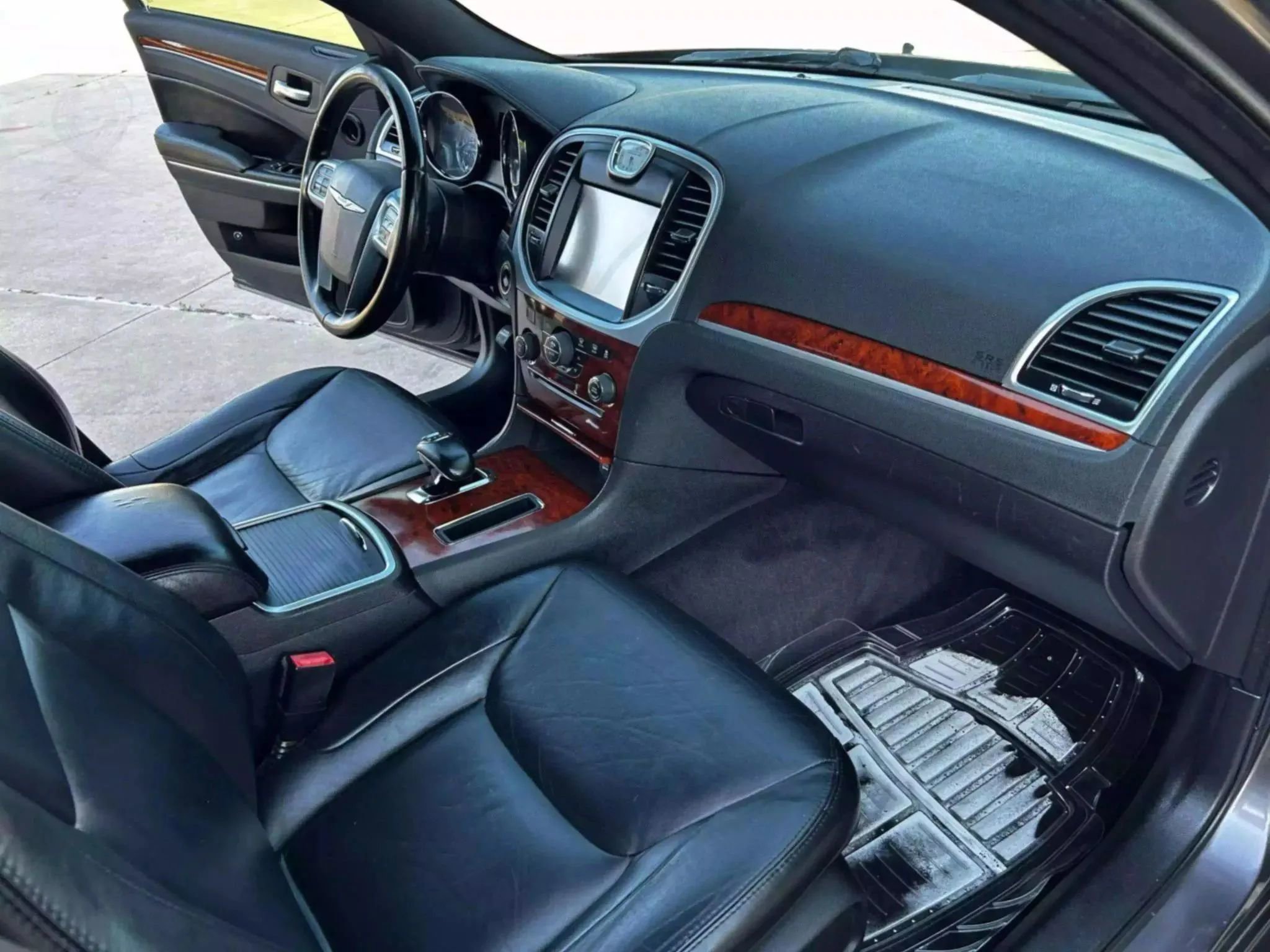 Used 2013 Chrysler 300 image 14