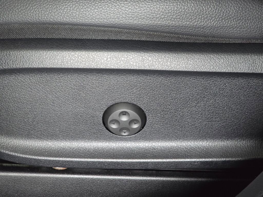 Used 2023 Mercedes-Benz GLB 250 4MATIC image 23