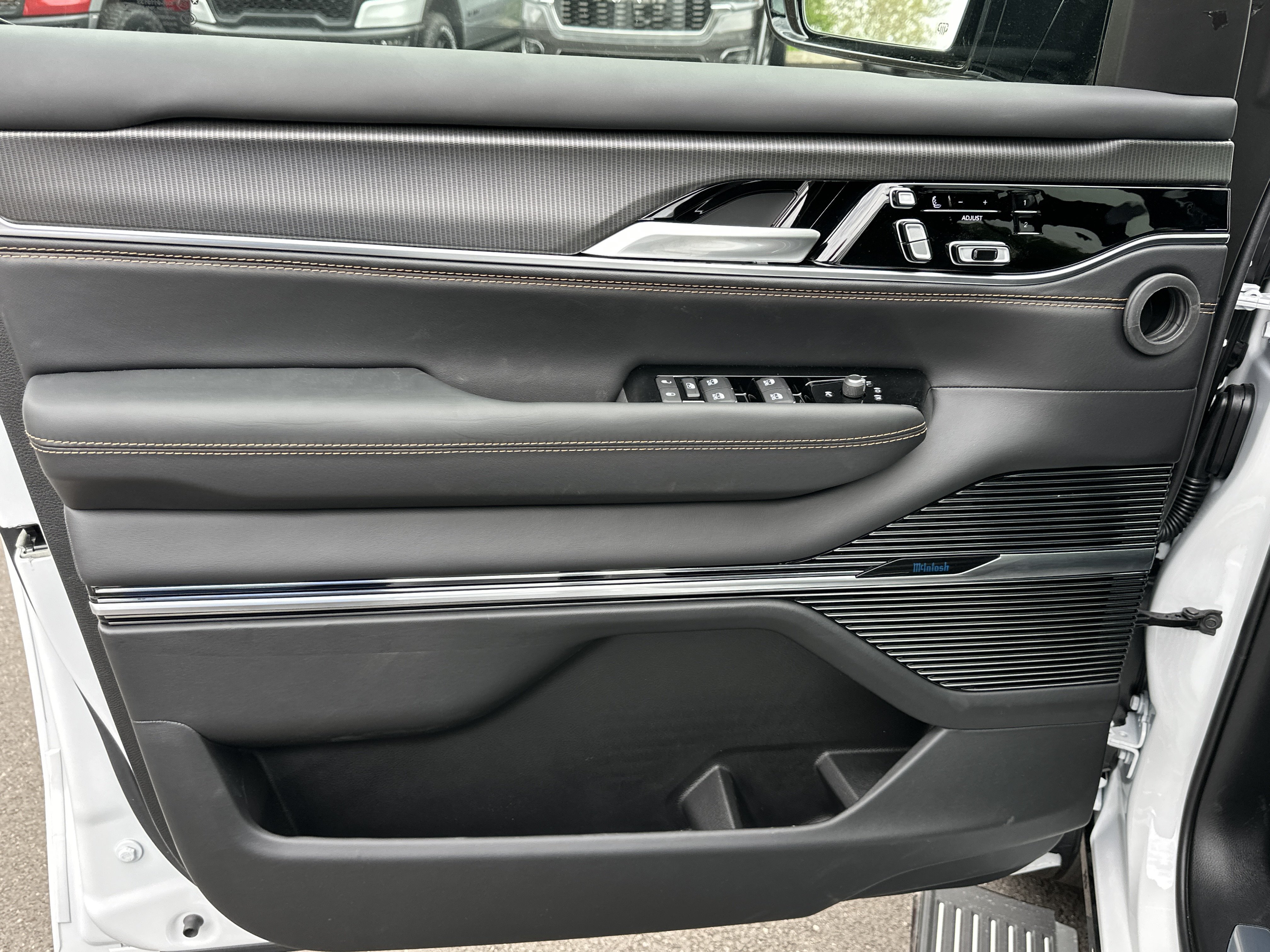New 2026 Jeep Grand Wagoneer L Summit AWD/4WD image 30