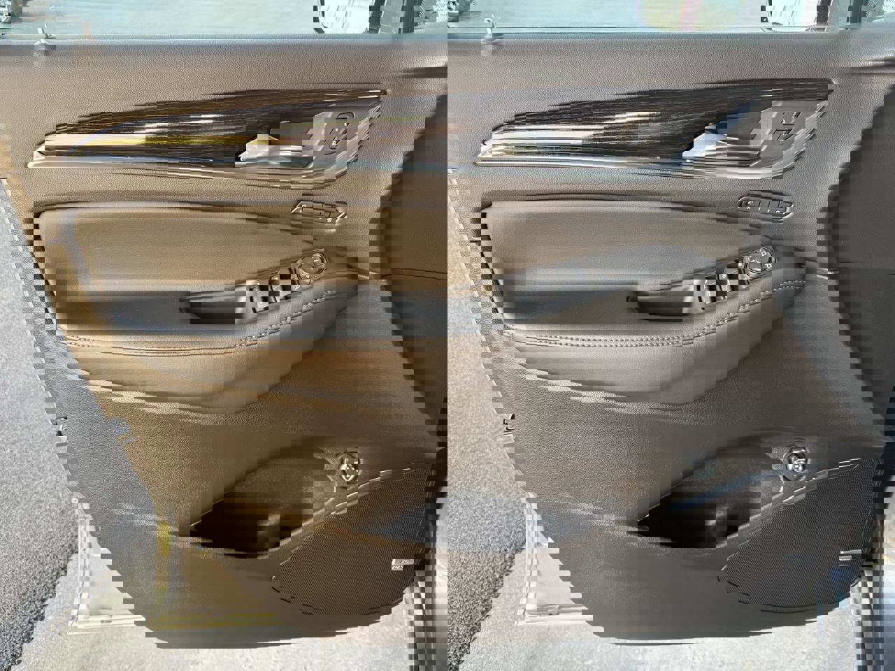 Used 2021 Buick Enclave Avenir w/ Avenir Technology Package image 12