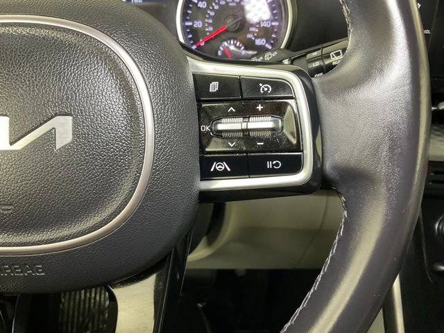 Used 2022 Kia Carnival LX image 26