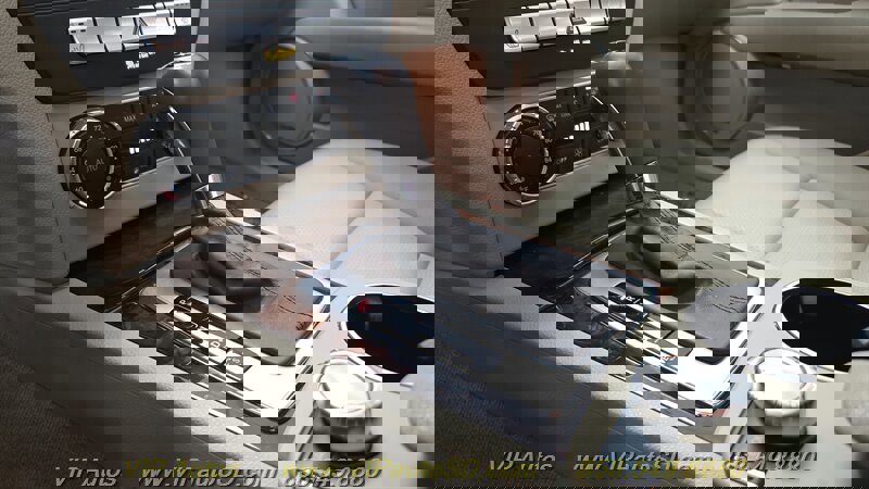 Used 2013 Mercedes-Benz C 250 Sedan image 14