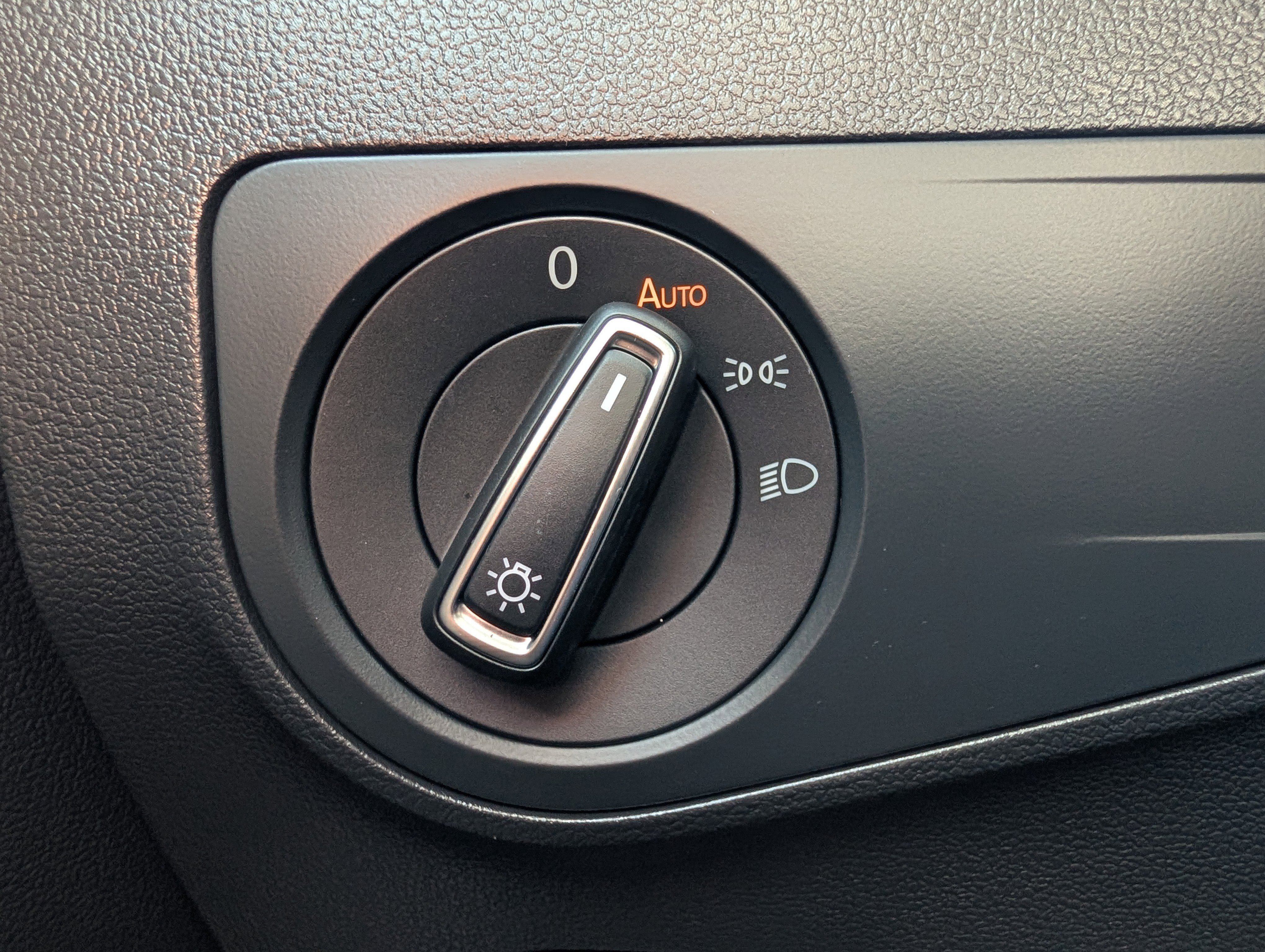 Certified 2022 Volkswagen Tiguan SE AWD/4WD image 31