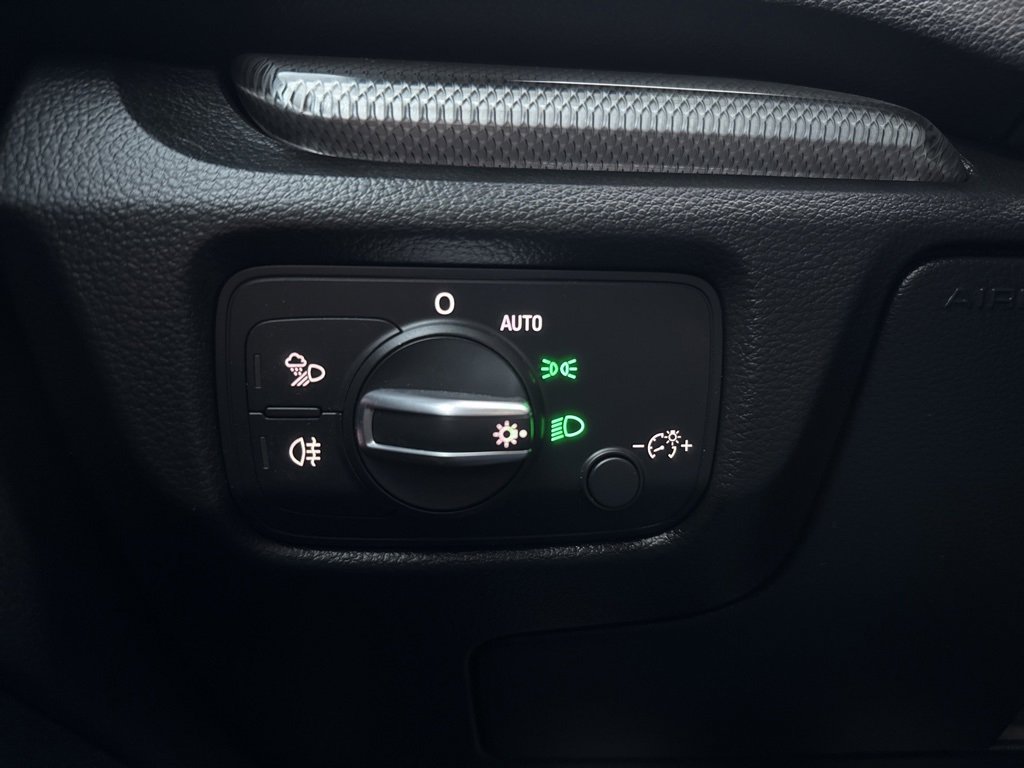 Used 2017 Audi A3 e-tron Prestige image 32