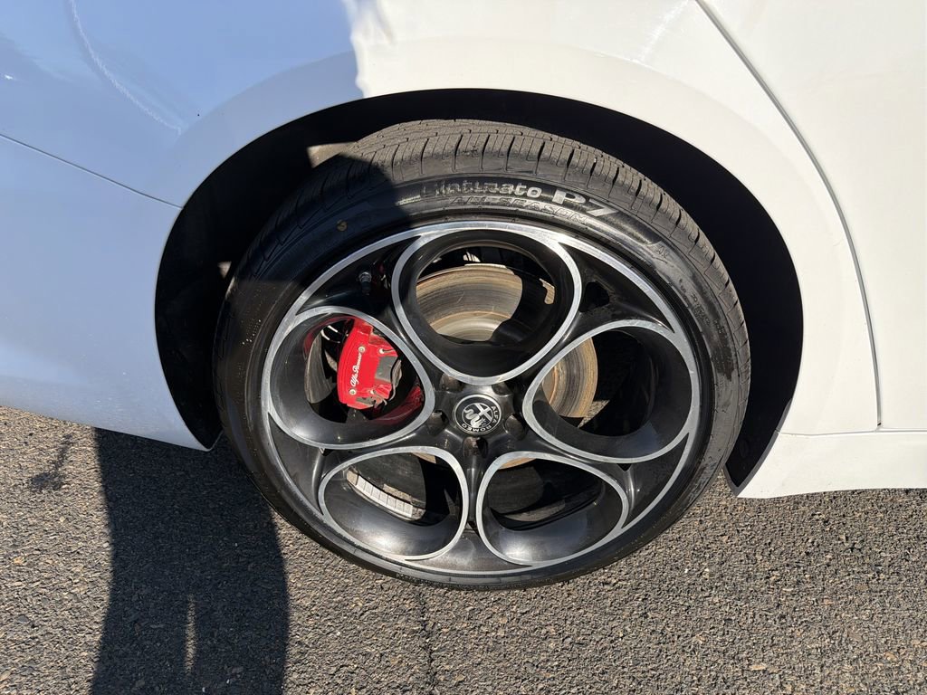 Used 2022 Alfa Romeo Giulia Veloce image 31