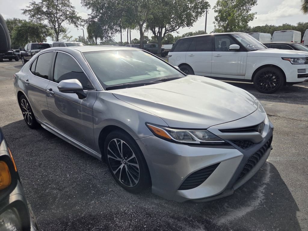 Used 2020 Toyota Camry SE w/ Convenience Package FWD image 2
