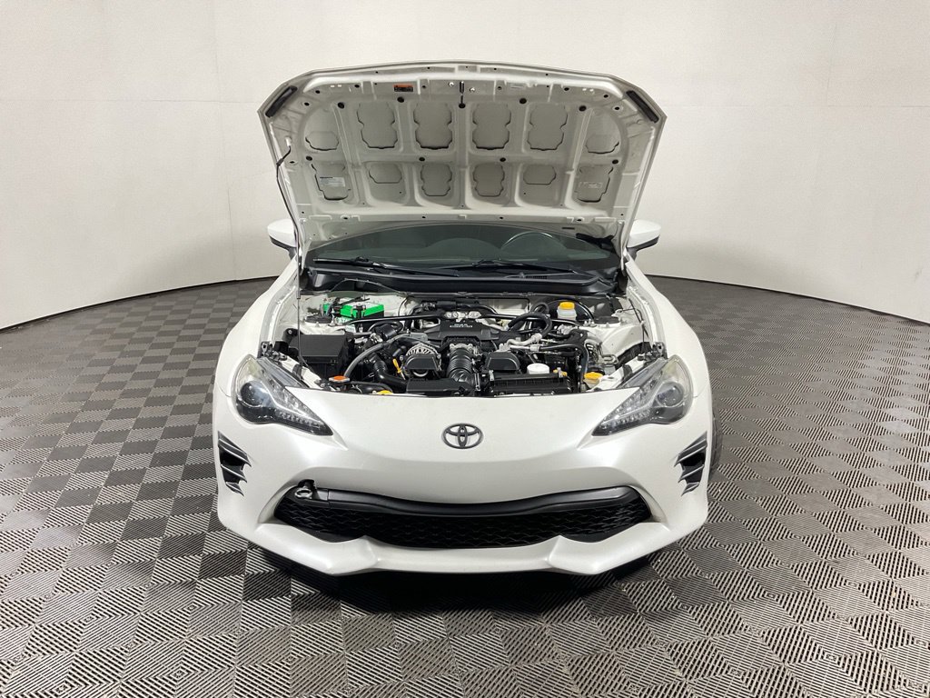Used 2017 Toyota 86 RWD image 6