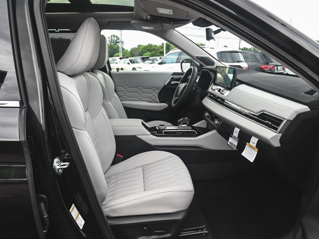 New 2025 Mitsubishi Outlander AWD image 30