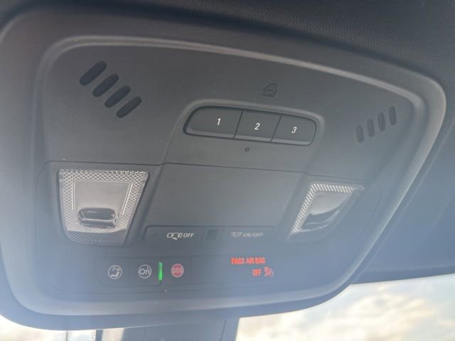 Used 2023 Chevrolet Traverse LT image 37