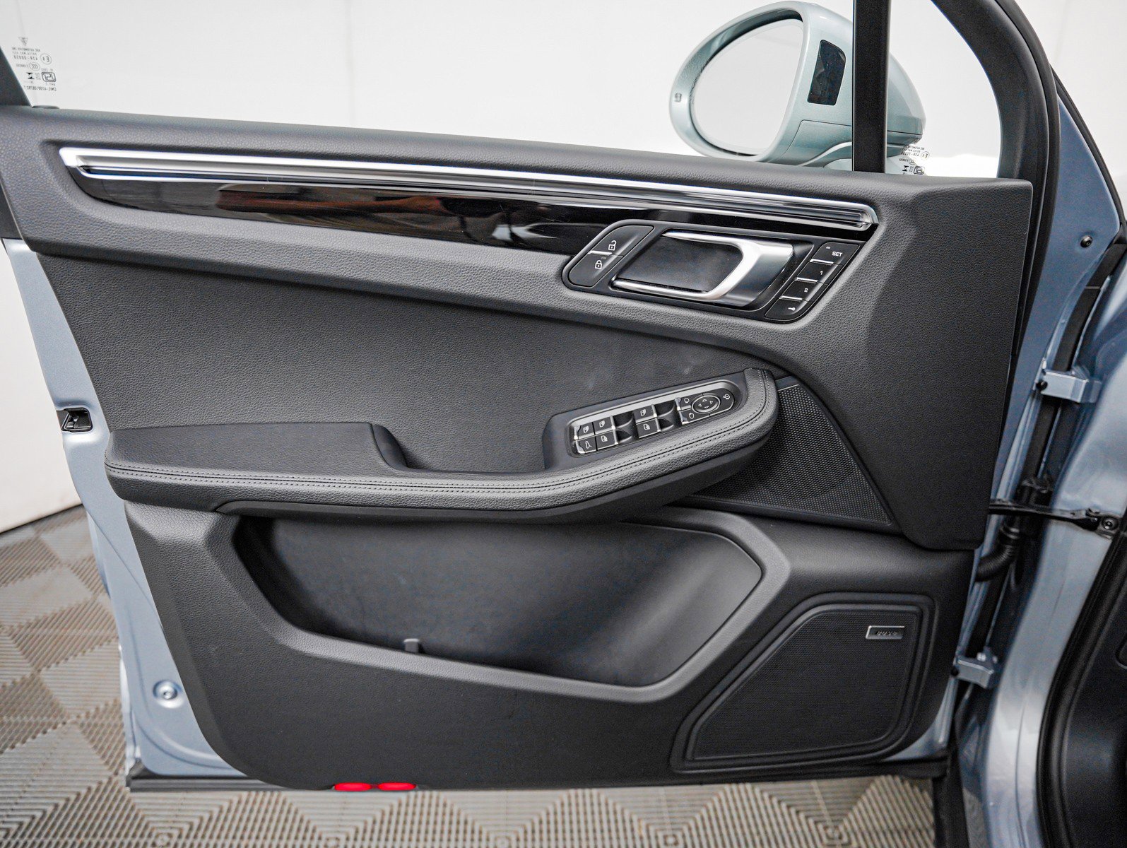 Certified 2026 Porsche Macan AWD/4WD image 26