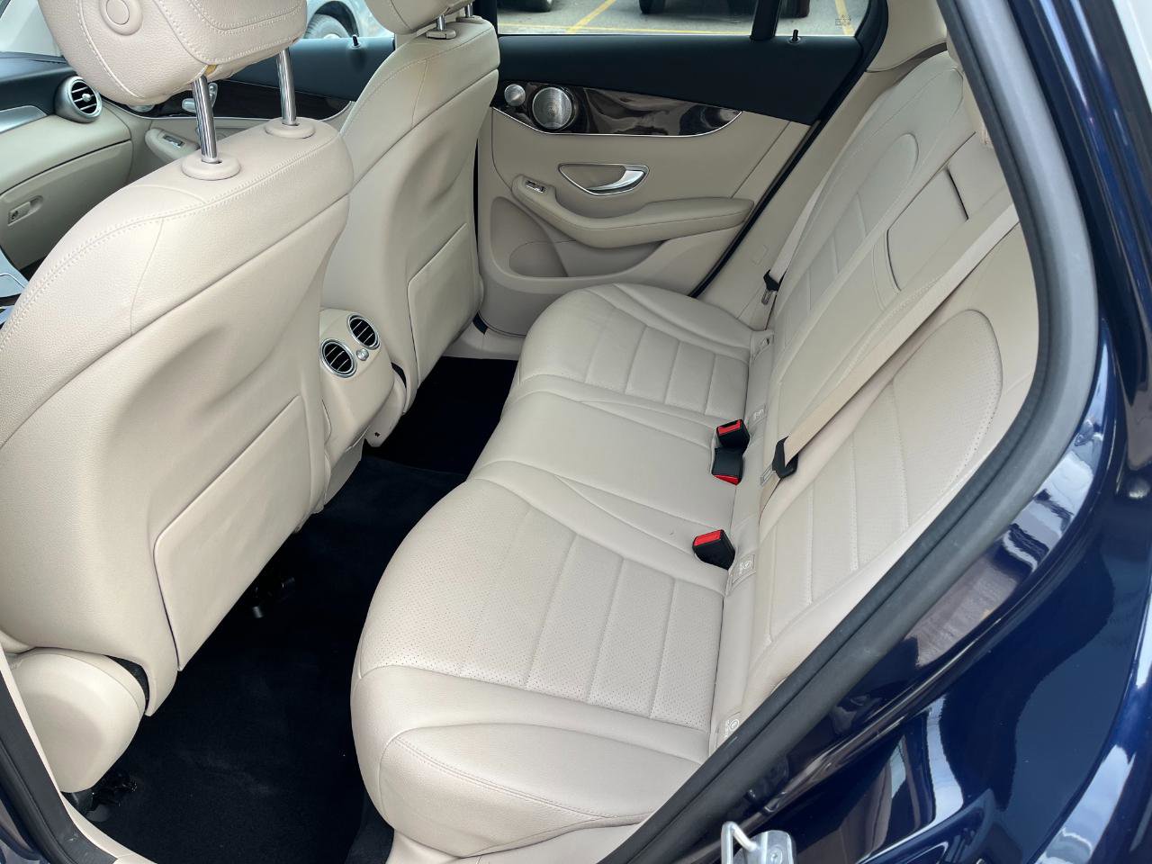 Used 2019 Mercedes-Benz GLC 300 4MATIC w/ Premium Package image 13