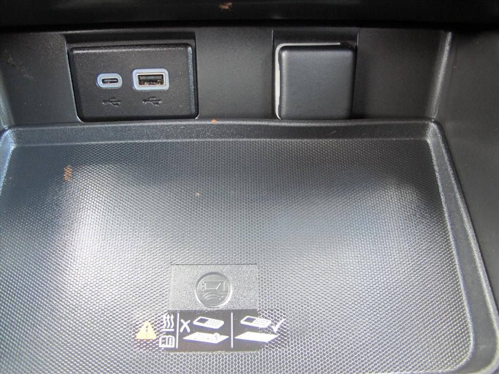 Used 2024 Chevrolet Tahoe Z71 w/ Luxury Package AWD/4WD image 17