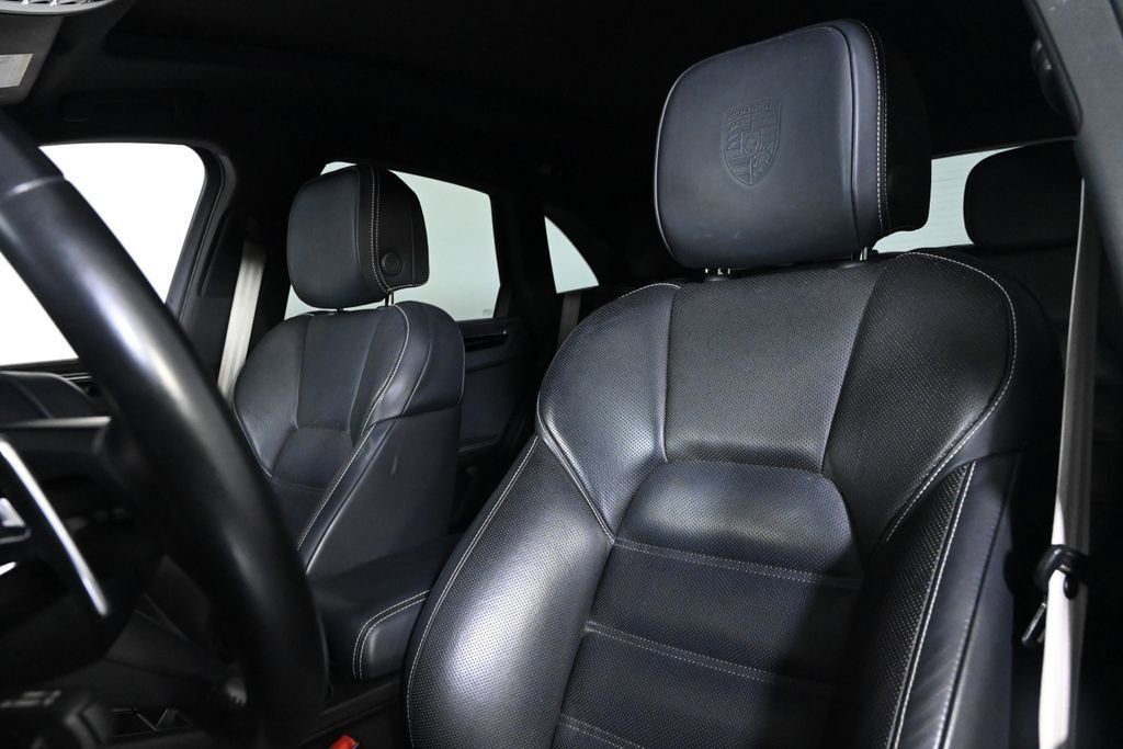 Certified 2023 Porsche Macan AWD/4WD image 5