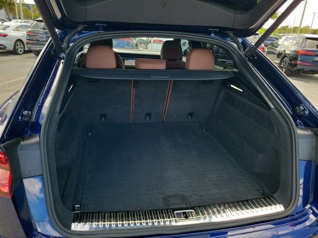 Used 2021 Audi Q8 Prestige image 8