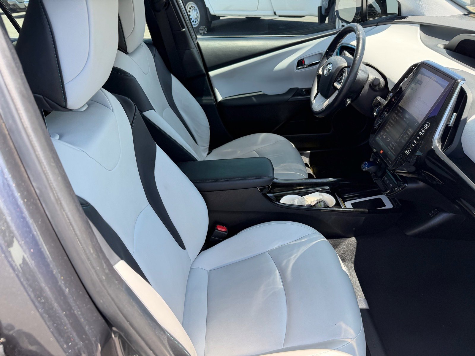 Used 2018 Toyota Prius Prime Advanced w/ Carpet Mat Package FWD image 19