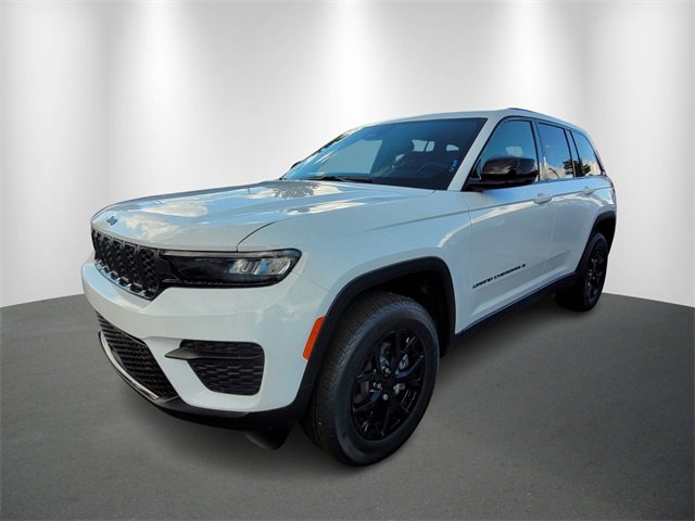 New 2025 Jeep Grand Cherokee Altitude image 2