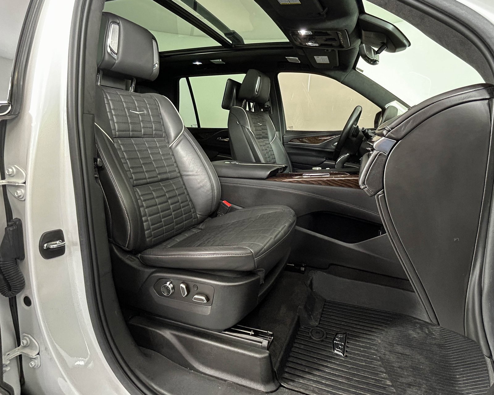 Used 2022 Cadillac Escalade Sport Platinum w/ LPO, Floor Liner Package image 15
