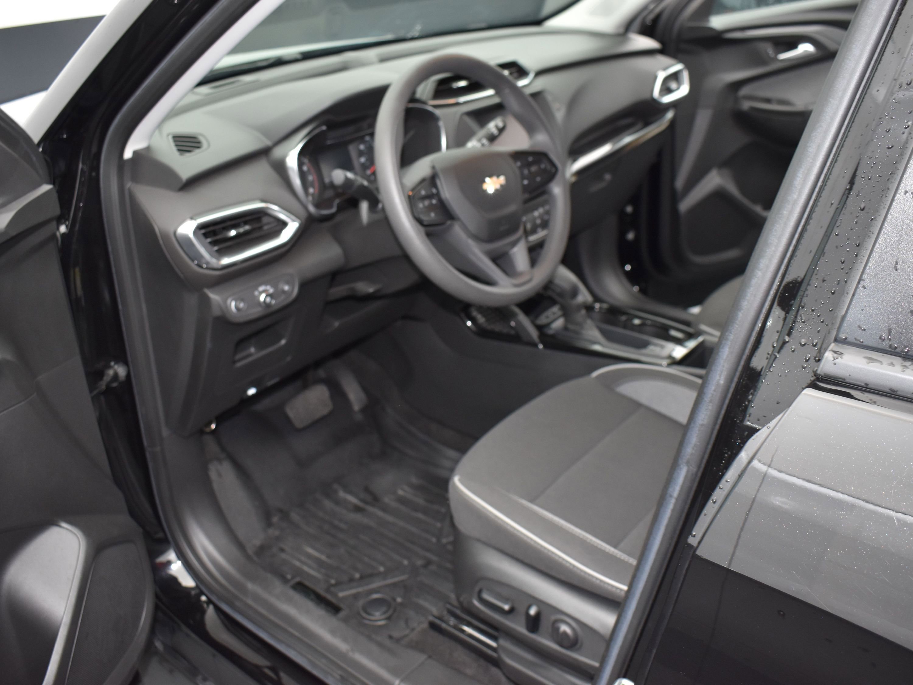 Used 2022 Chevrolet TrailBlazer LT AWD/4WD image 12