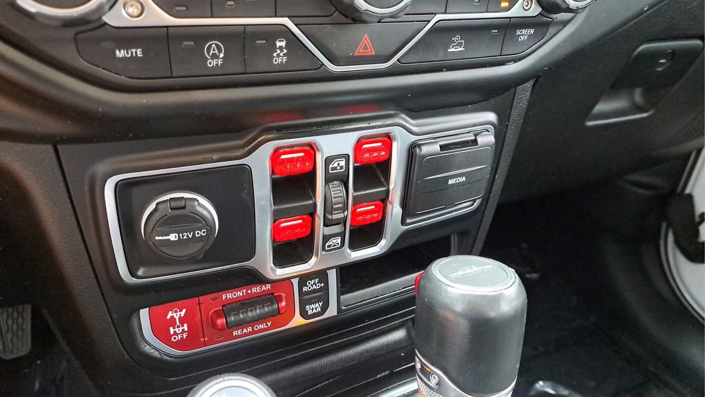 Used 2022 Jeep Gladiator Rubicon w/ Cold Weather Group AWD/4WD image 9