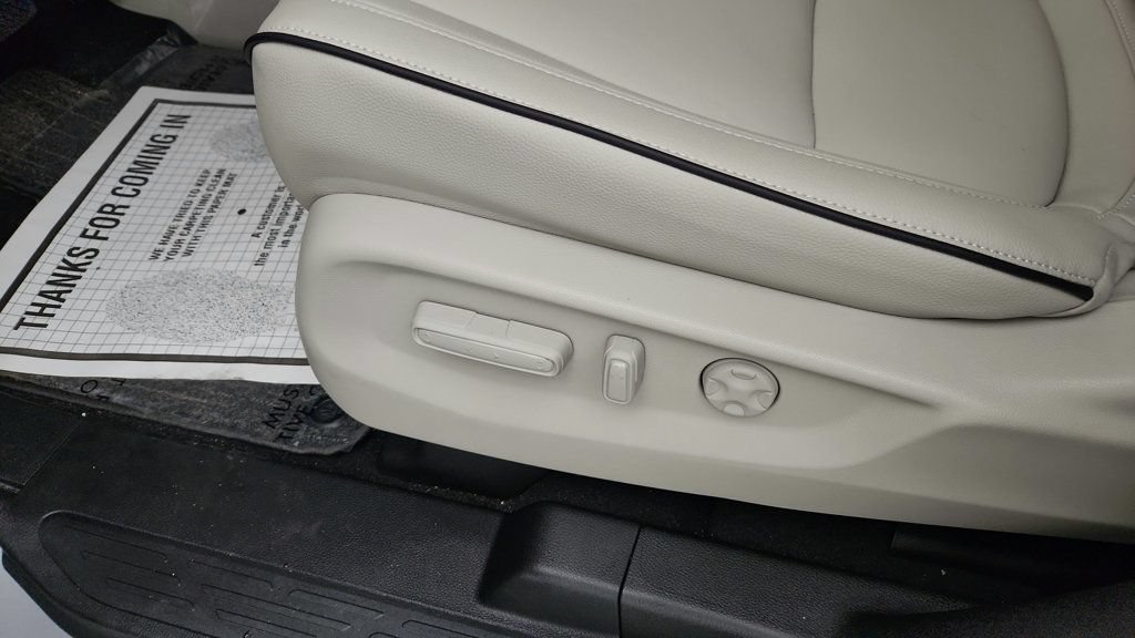 Used 2026 Honda Odyssey Touring image 12
