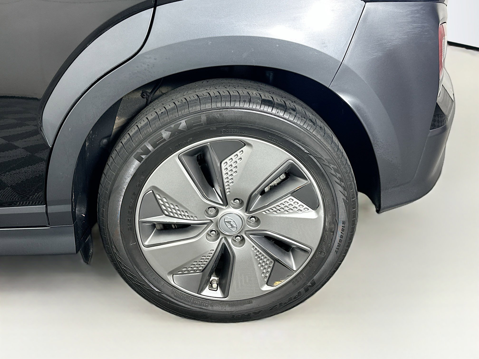 Used 2021 Hyundai Kona Ultimate w/ Cargo Package image 11