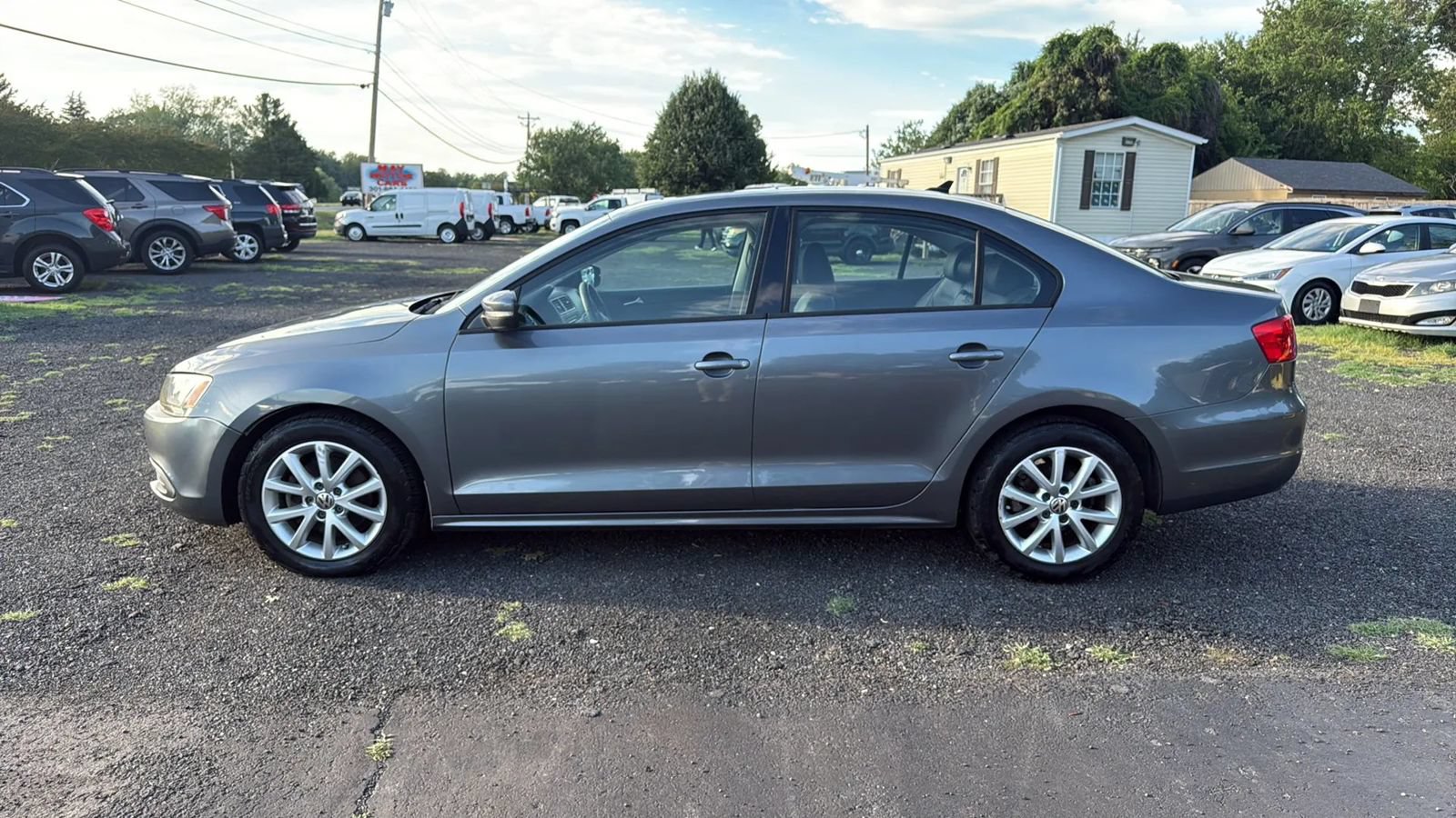 Used 2012 Volkswagen Jetta SE FWD image 3