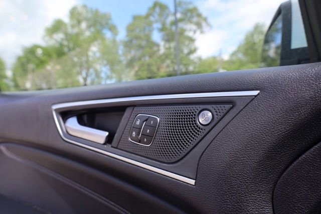 Used 2020 Ford Edge Titanium image 21