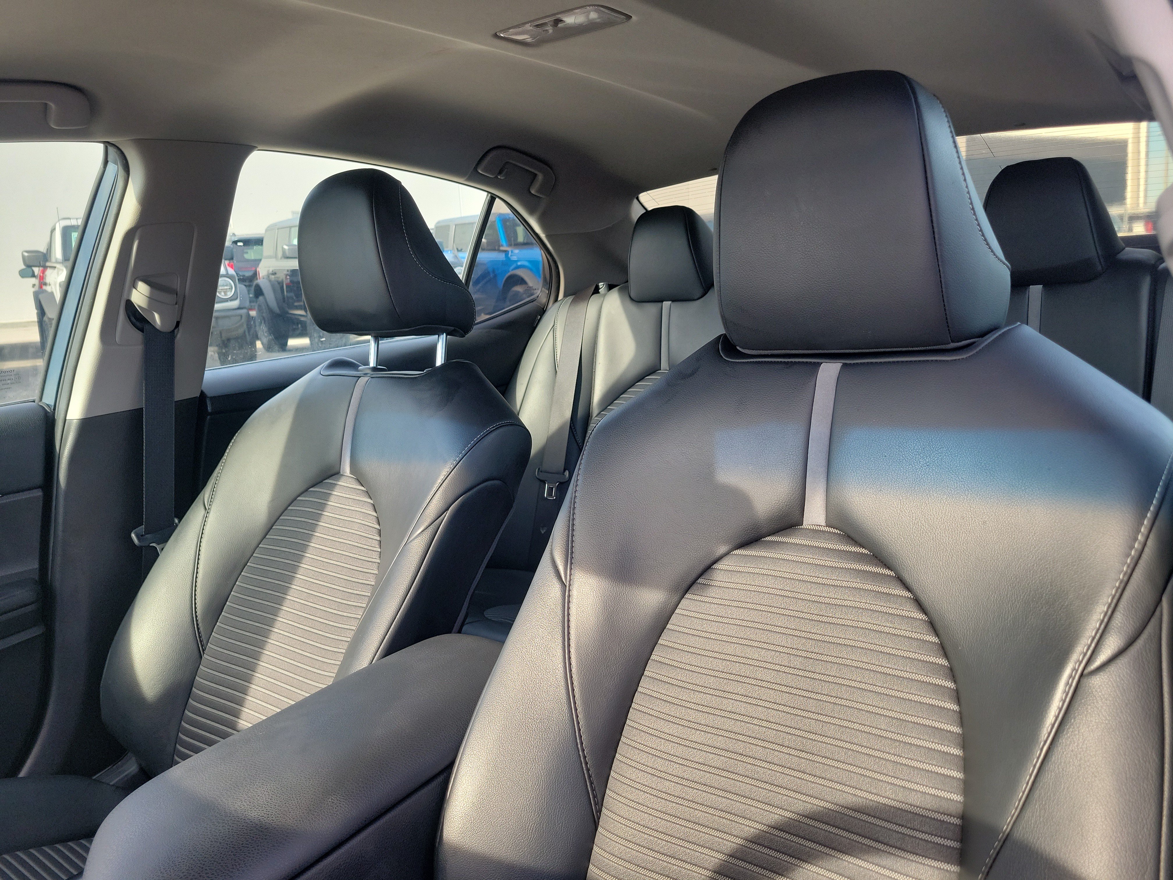 Used 2020 Toyota Camry SE FWD image 12
