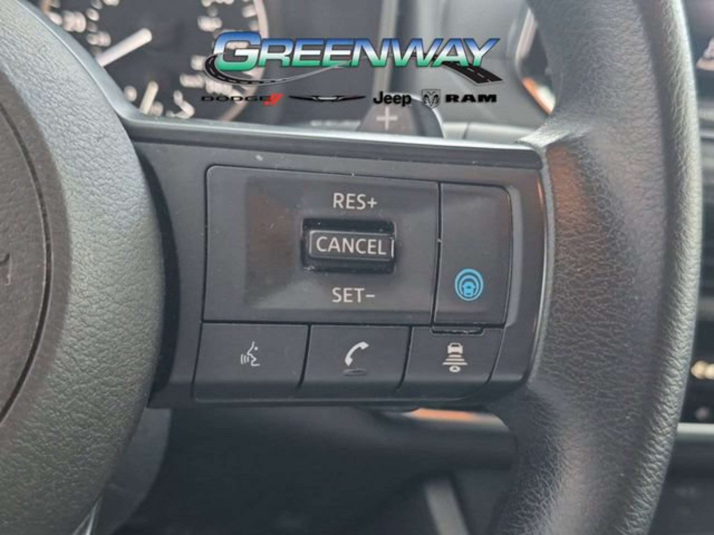 Used 2024 Nissan Rogue SV AWD/4WD image 23