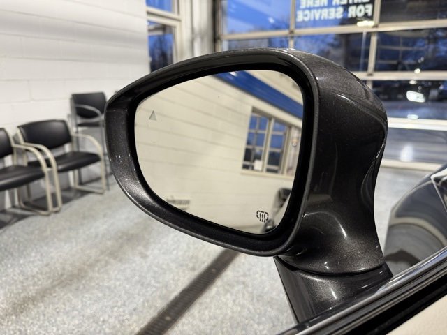 Used 2021 Chrysler Pacifica Touring-L image 24