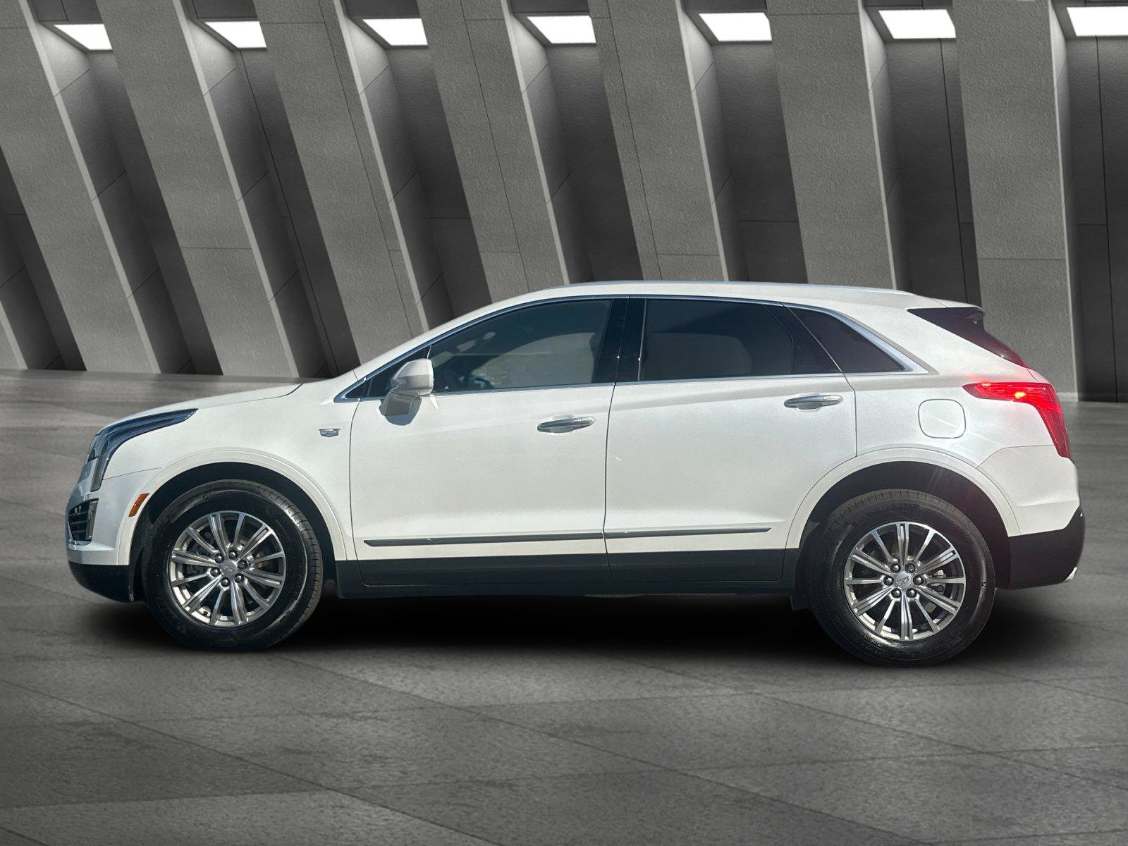 Used 2017 Cadillac XT5 Luxury w/ Driver Awareness Package AWD/4WD image 7