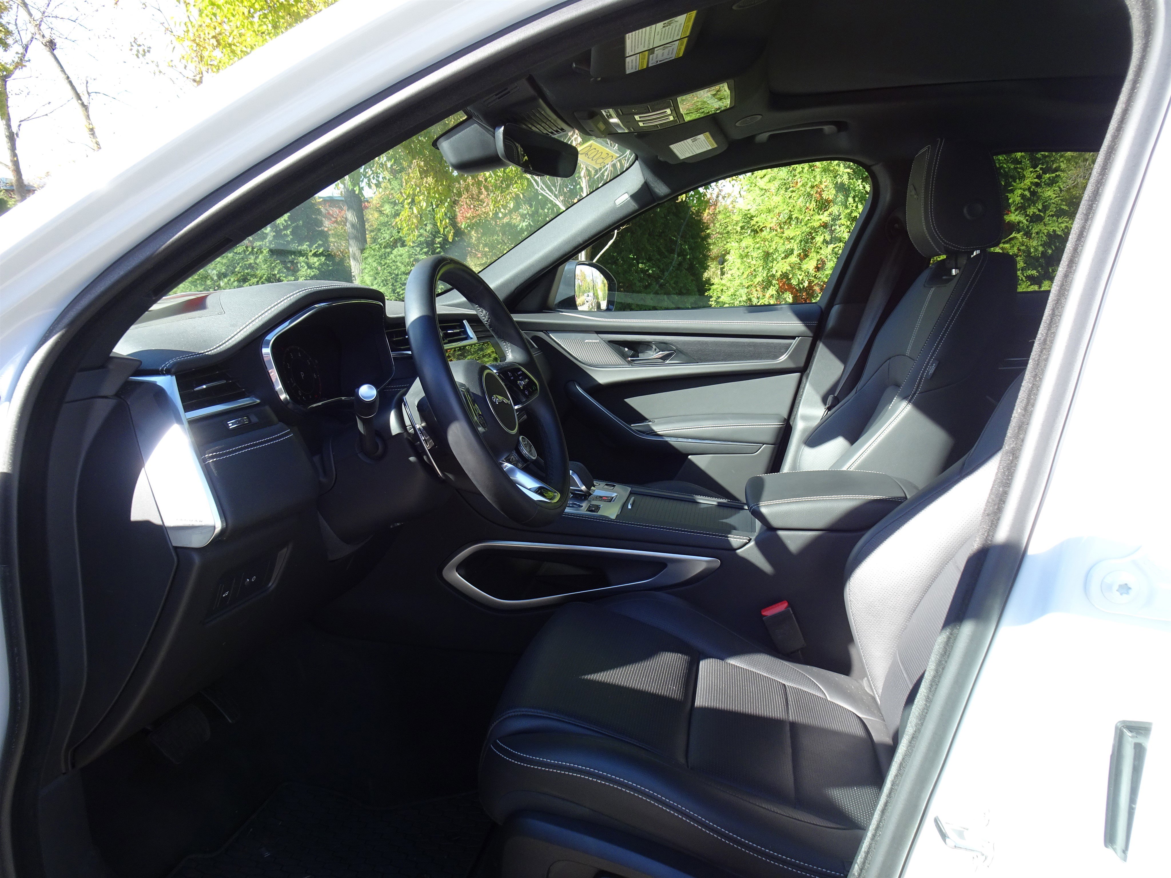 Certified 2025 Jaguar F-PACE R-Dynamic S image 2