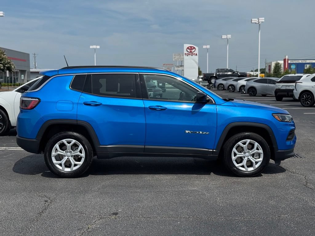 Used 2024 Jeep Compass Latitude AWD/4WD image 7