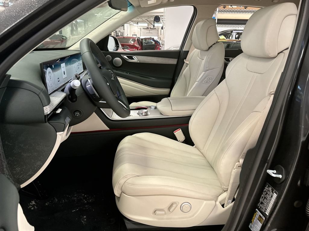 Used 2025 Genesis GV80 2.5T Advanced image 14