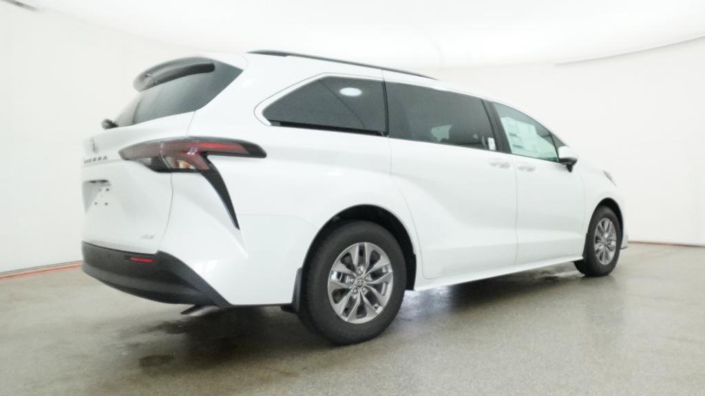 New 2026 Toyota Sienna XLE FWD image 28