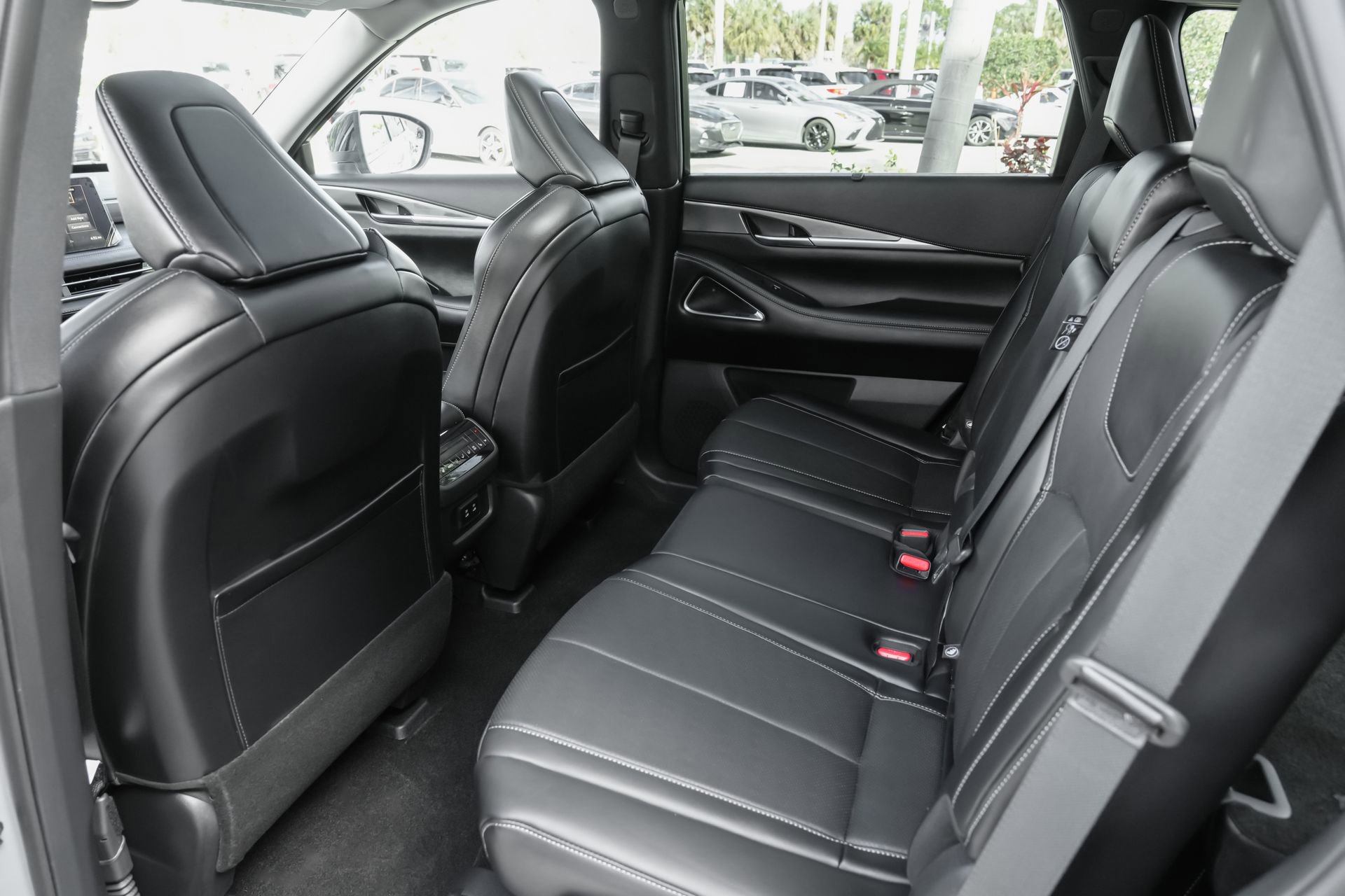 Certified 2026 INFINITI QX60 Luxe w/ Cargo Package FWD image 32