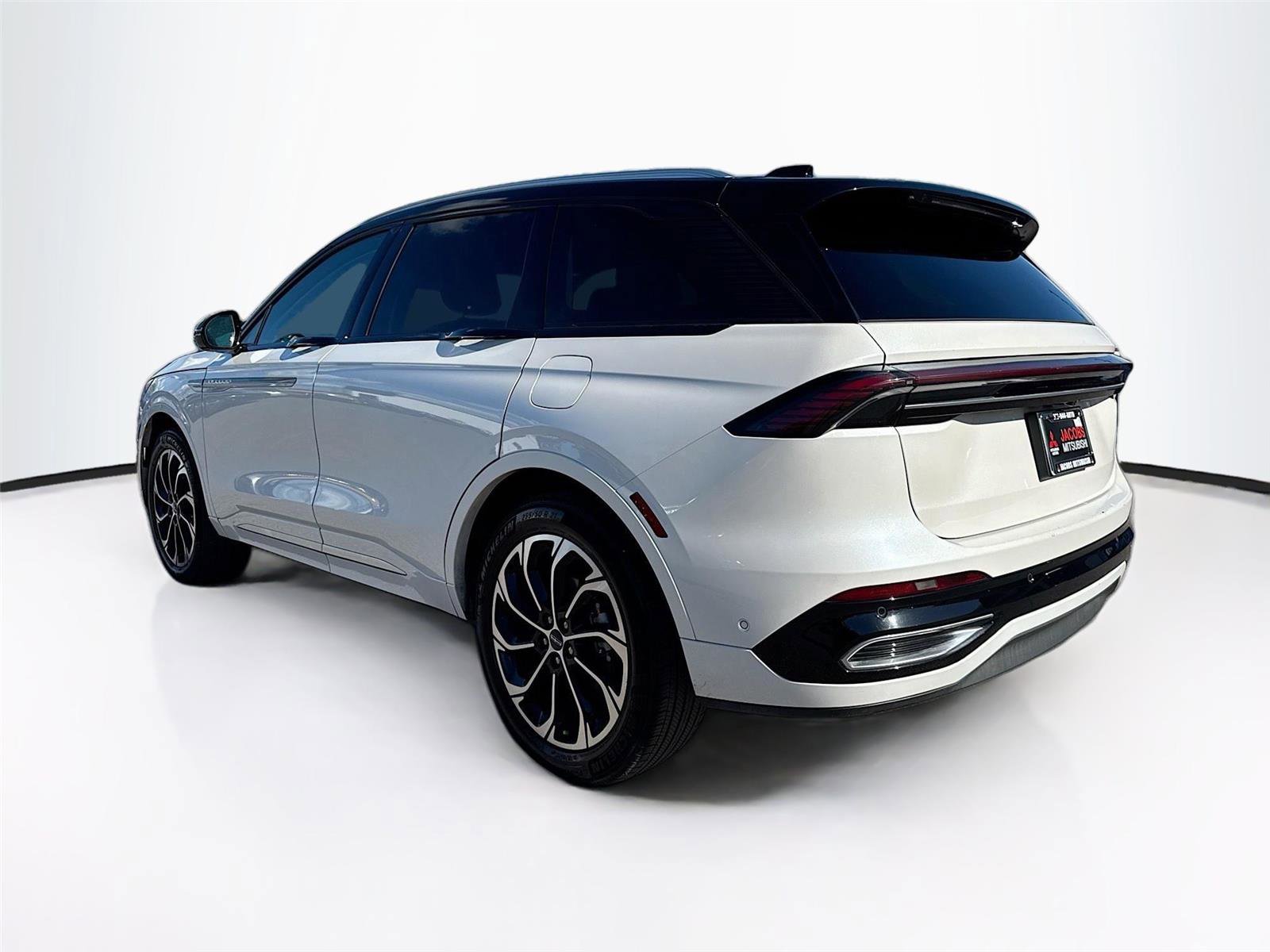 Used 2024 Lincoln Nautilus Reserve image 5