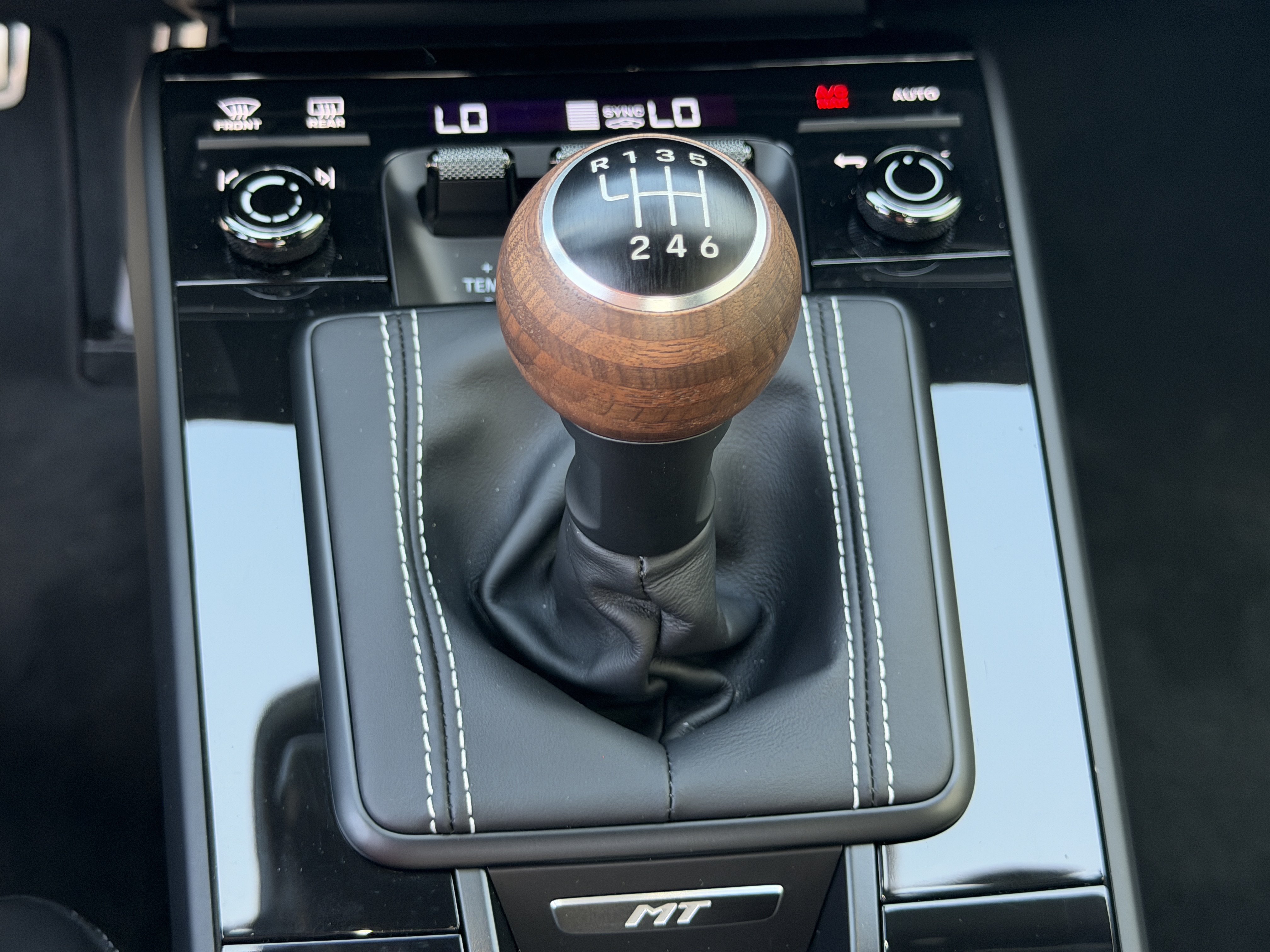 New 2026 Porsche 911 Carrera T RWD image 28