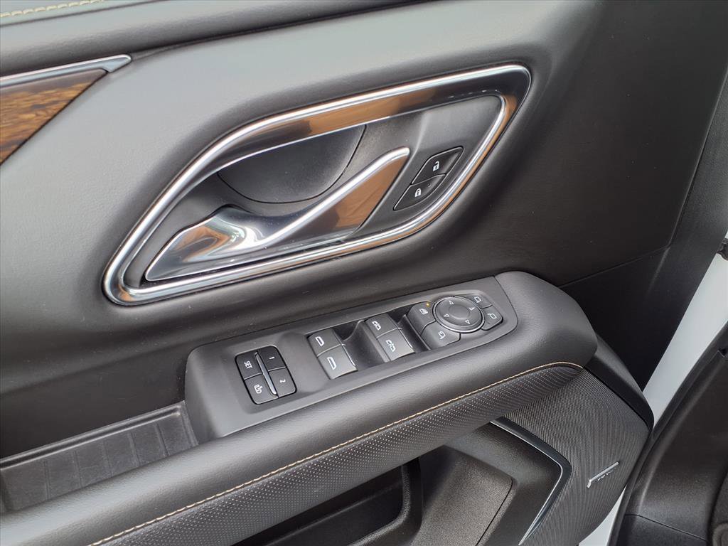 Used 2023 Chevrolet Suburban Premier image 24